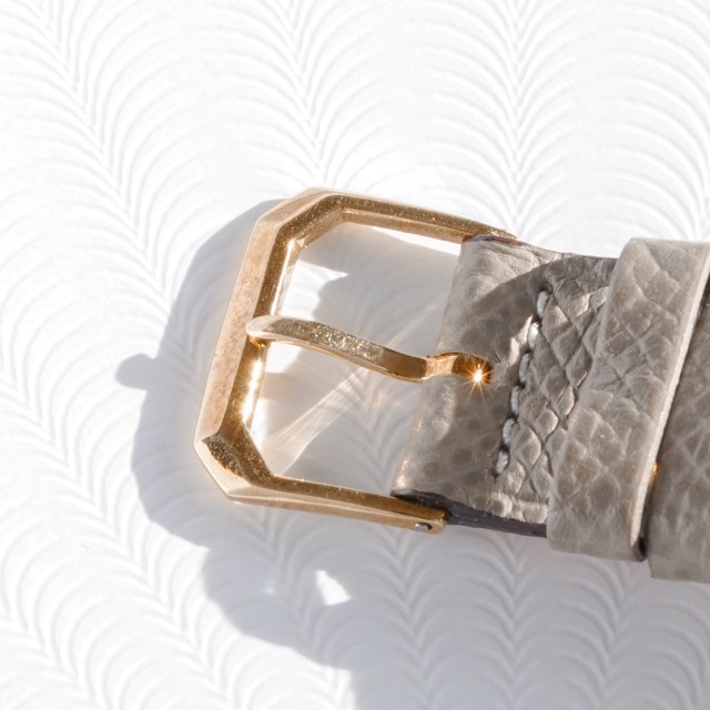 Jaeger-LeCoultre vintage or rose sur papier gravé